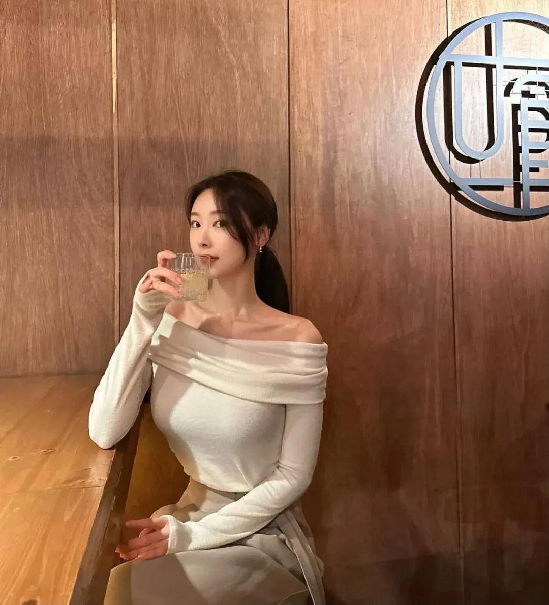 性欧美FREE少妇XXX探索性欧美文化中的自由与魅力——少妇XXX的独特视角-第1张图片