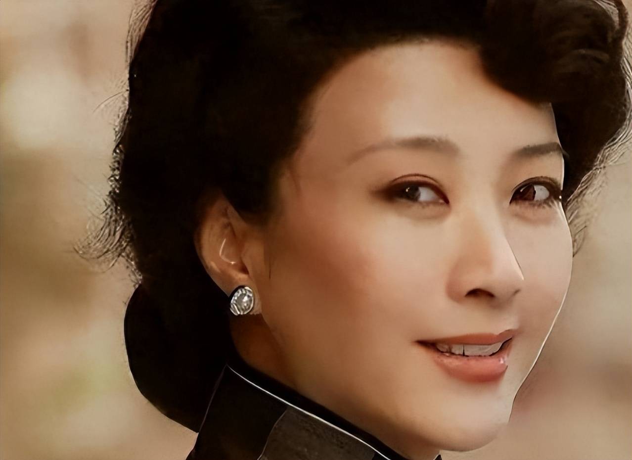 果冻传媒母亲的蜜蜜女演员是谁果冻传媒中母亲角色蜜蜜女演员的身份揭秘-第1张图片