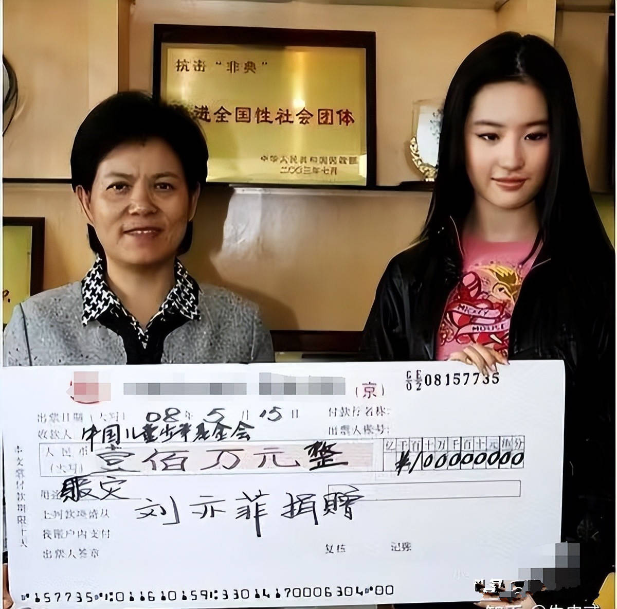 第30届大众电影百花奖颁奖典礼视频第30届大众电影百花奖颁奖典礼，星光璀璨，荣誉加冕-第3张图片