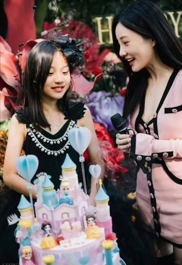 李小璐的21岁，从青春到成熟的蜕变-第2张图片