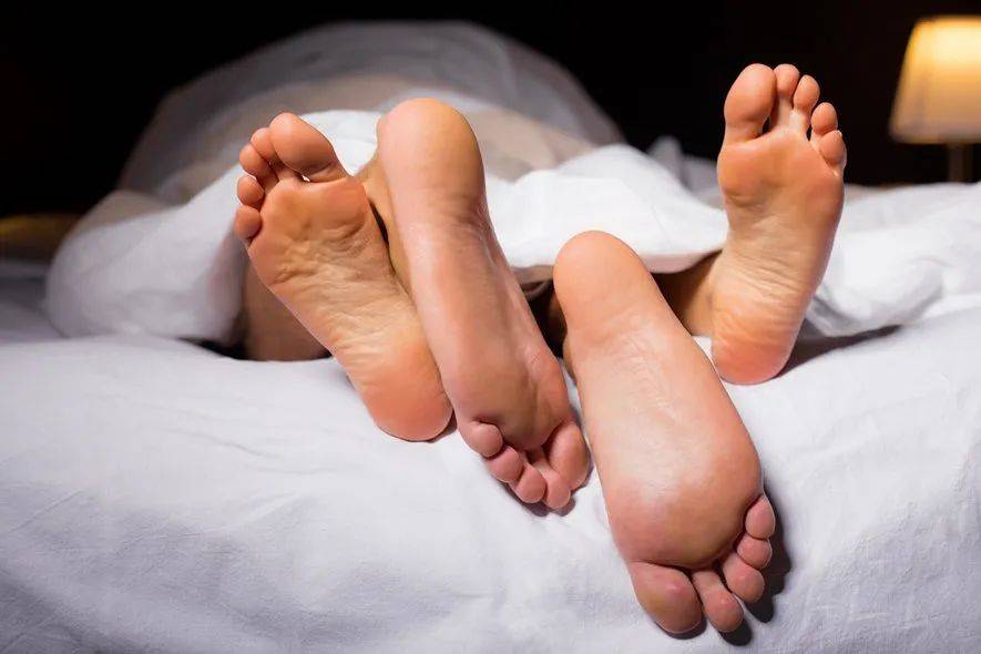 一晚上被高潮了八次一晚八次高潮的奇妙体验-第2张图片