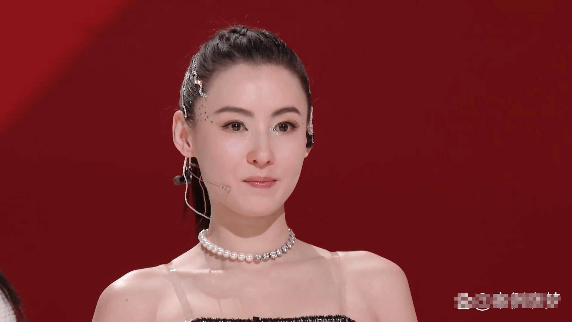 张柏芝 艳照门张柏芝与艳照门事件，娱乐圈的波涛与反思-第2张图片