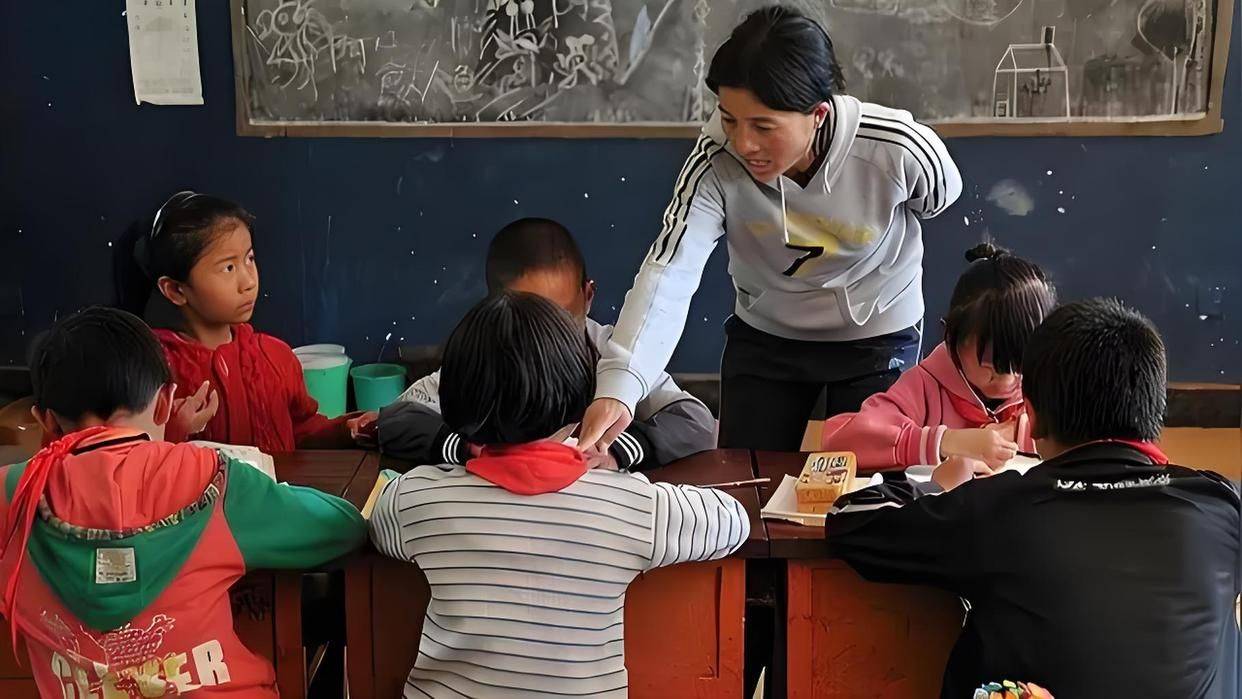 学校教师学校教师——塑造未来的灵魂工程师-第3张图片