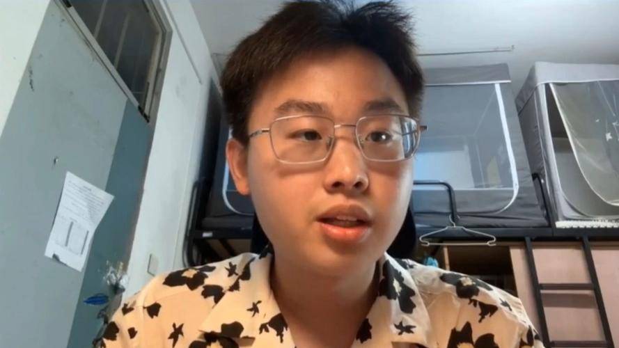 小伙狂喷30分钟，一场意外的网络直播