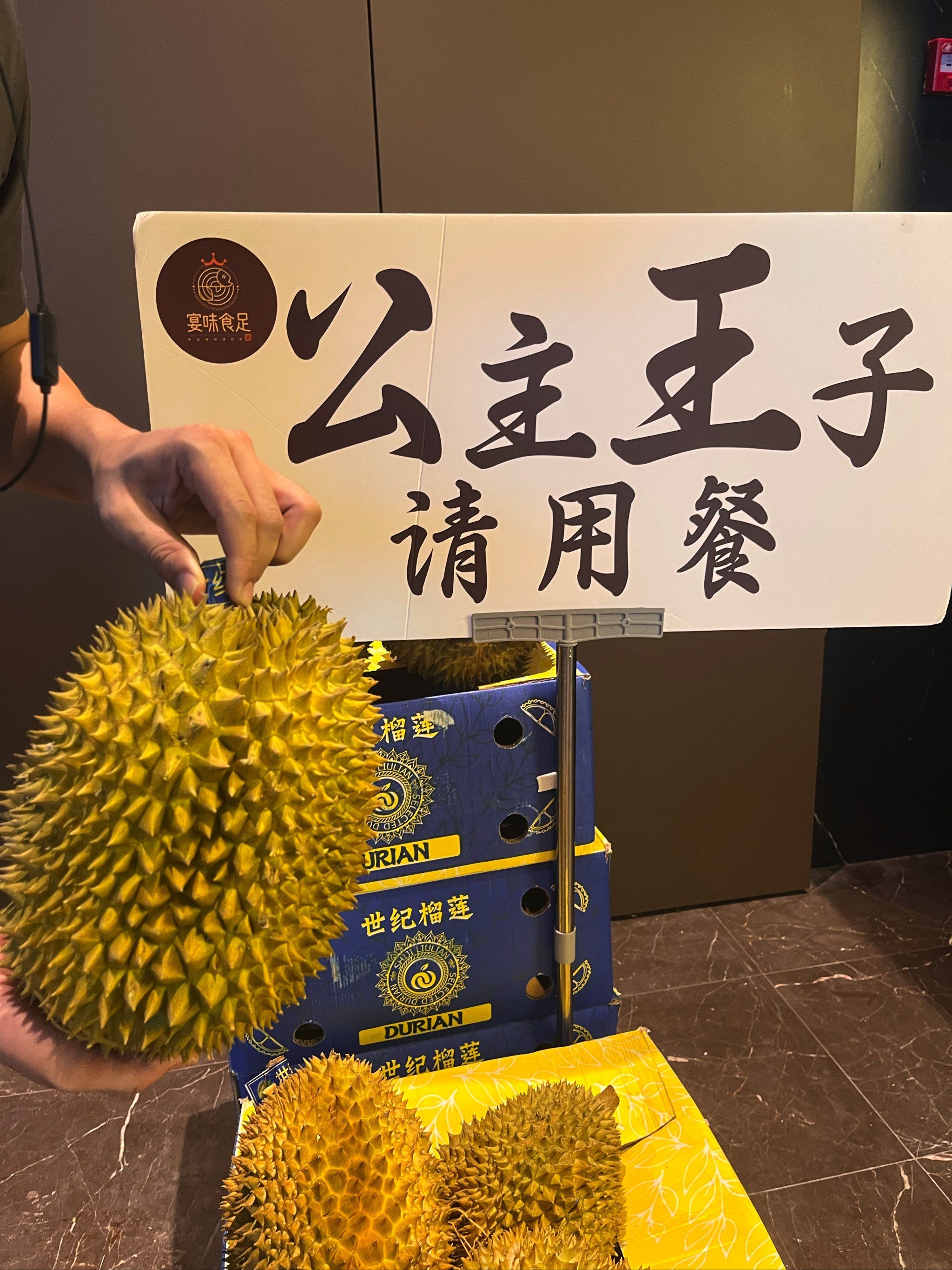 草莓丝瓜秋葵向日葵榴莲苹果大全水果盛宴——草莓、丝瓜、秋葵、向日葵、榴莲、苹果大全-第2张图片