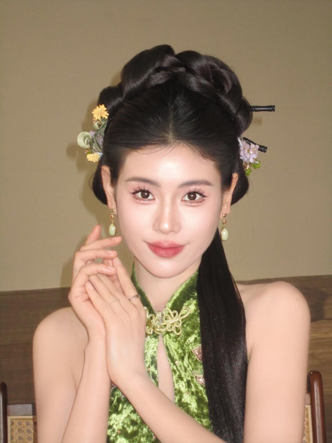 被沦番cao哭的清冷美人被沦番cao哭的清冷美人-第2张图片