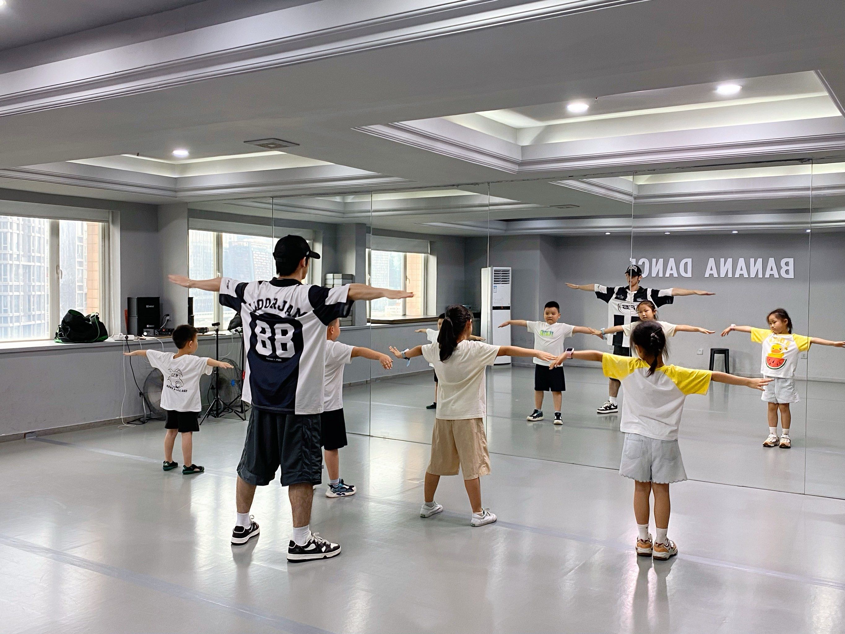 14岁女生学Hip-Hop，舞动的青春与自信的绽放-第1张图片