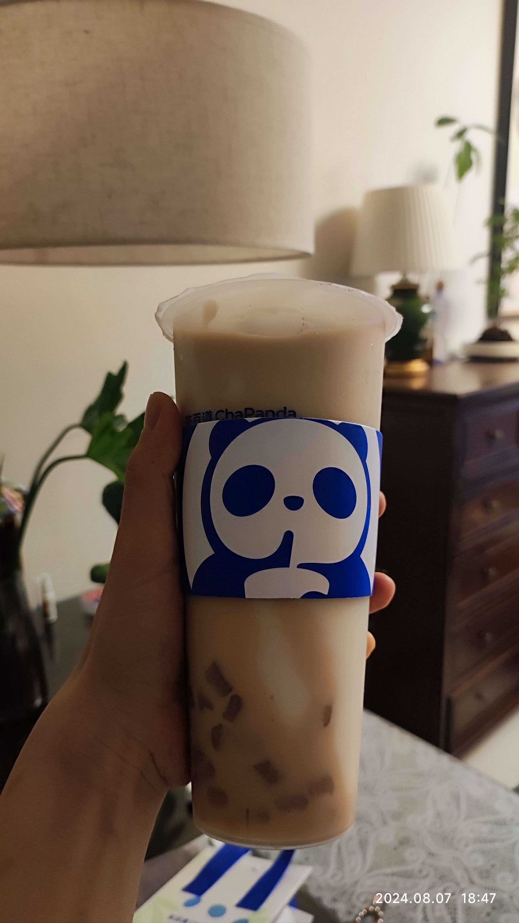 秋天的第一杯奶茶是几月几号秋天的第一杯奶茶，传统与时尚的邂逅