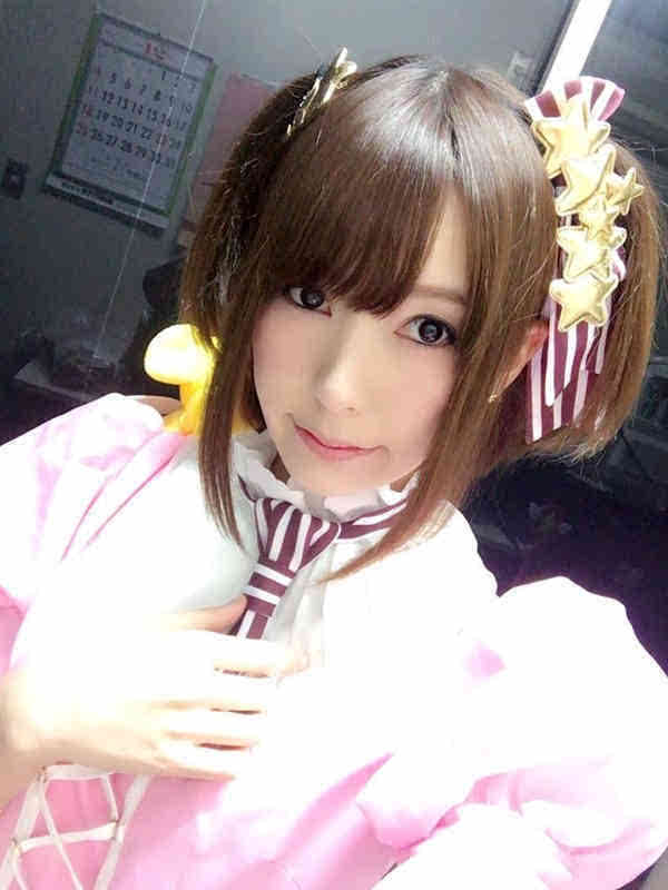 介绍一下波多野结衣波多野结衣，女教师系列中的魅力展现
