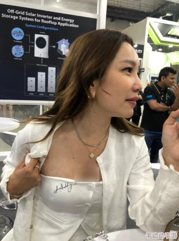美女脱得只剩皮肤和胸部的图片美女之美，肌肤与胸部的独特魅力-第2张图片