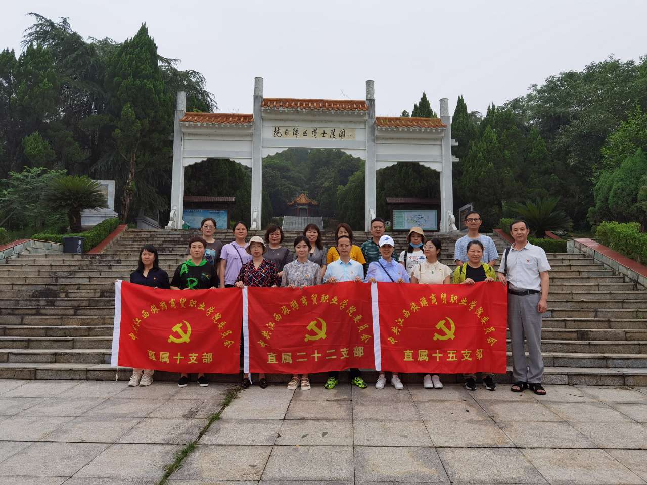 公交车被上高湖了公交车意外之旅，上高湖的奇妙冒险-第1张图片