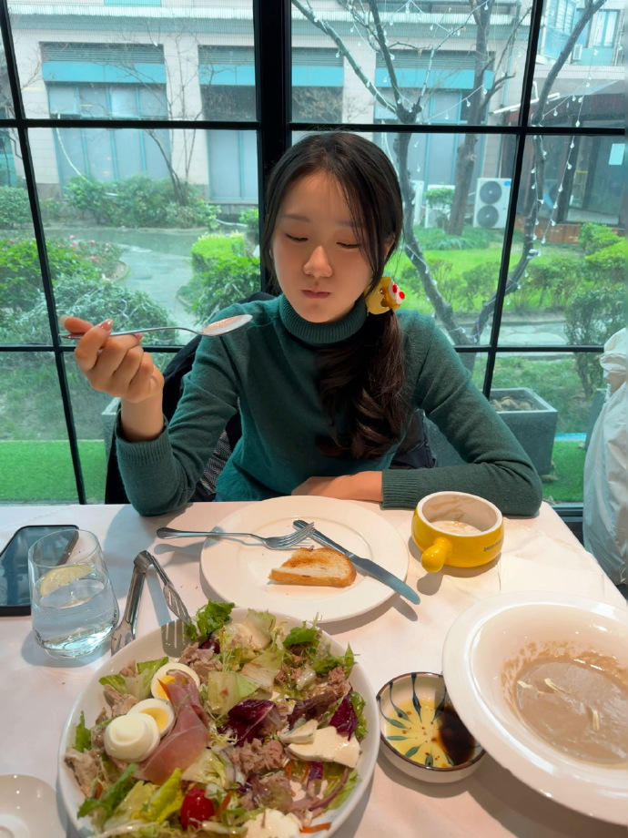 婷婷小雪的奇妙体验，与老汉的多元互动-第1张图片
