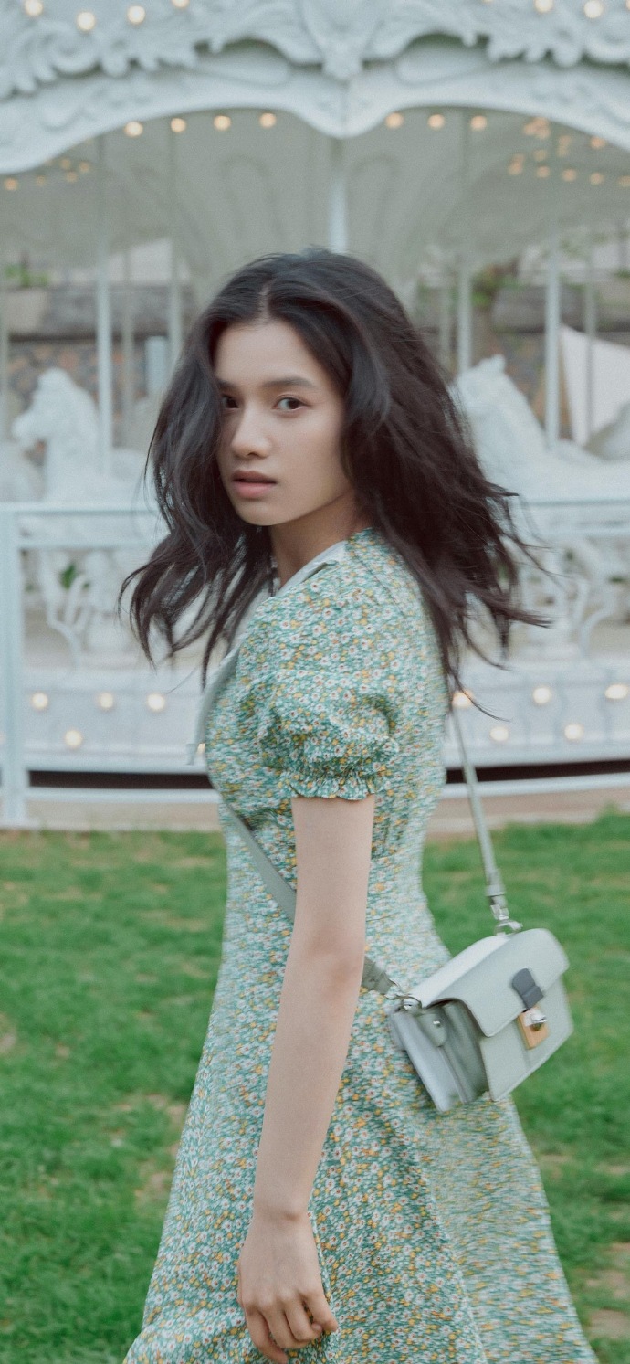 张倩白洁被弄高潮了张倩与白洁的激情瞬间