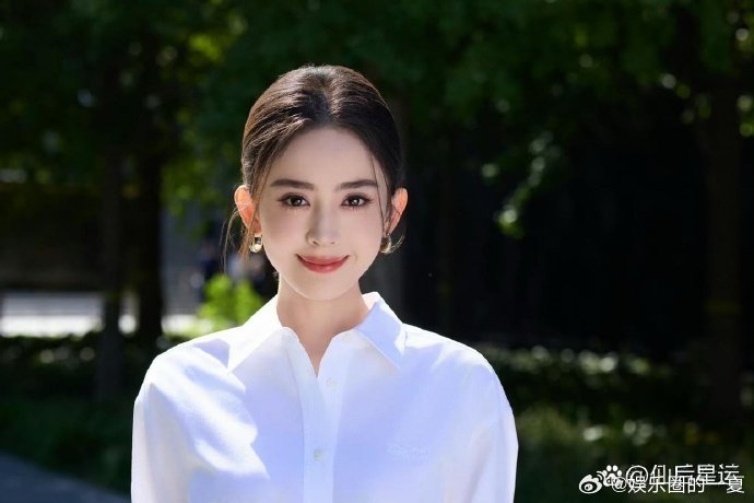 聂小雨黑色皮衣下的5分37秒，时尚与魅力的完美结合-第1张图片