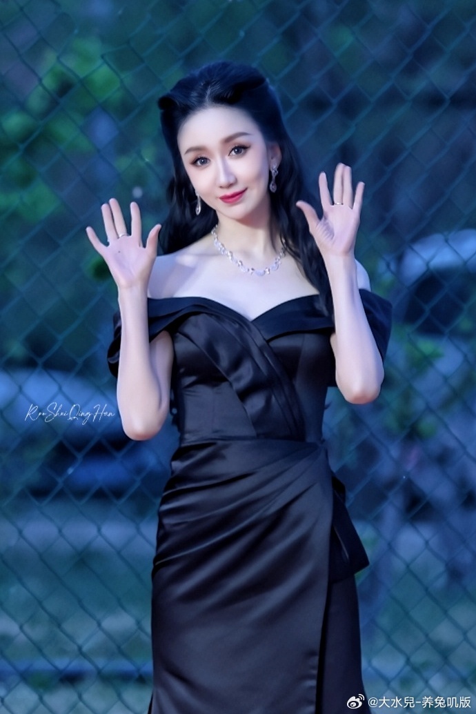 娄艺潇春晚小品娄艺潇在春晚的璀璨时刻