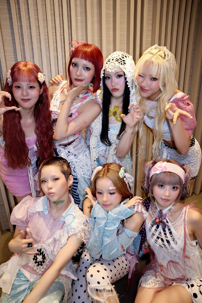 19岁女RAPPER潮水仙踪林19岁女RAPPER潮水仙踪林——青春的旋律与时尚的碰撞-第2张图片