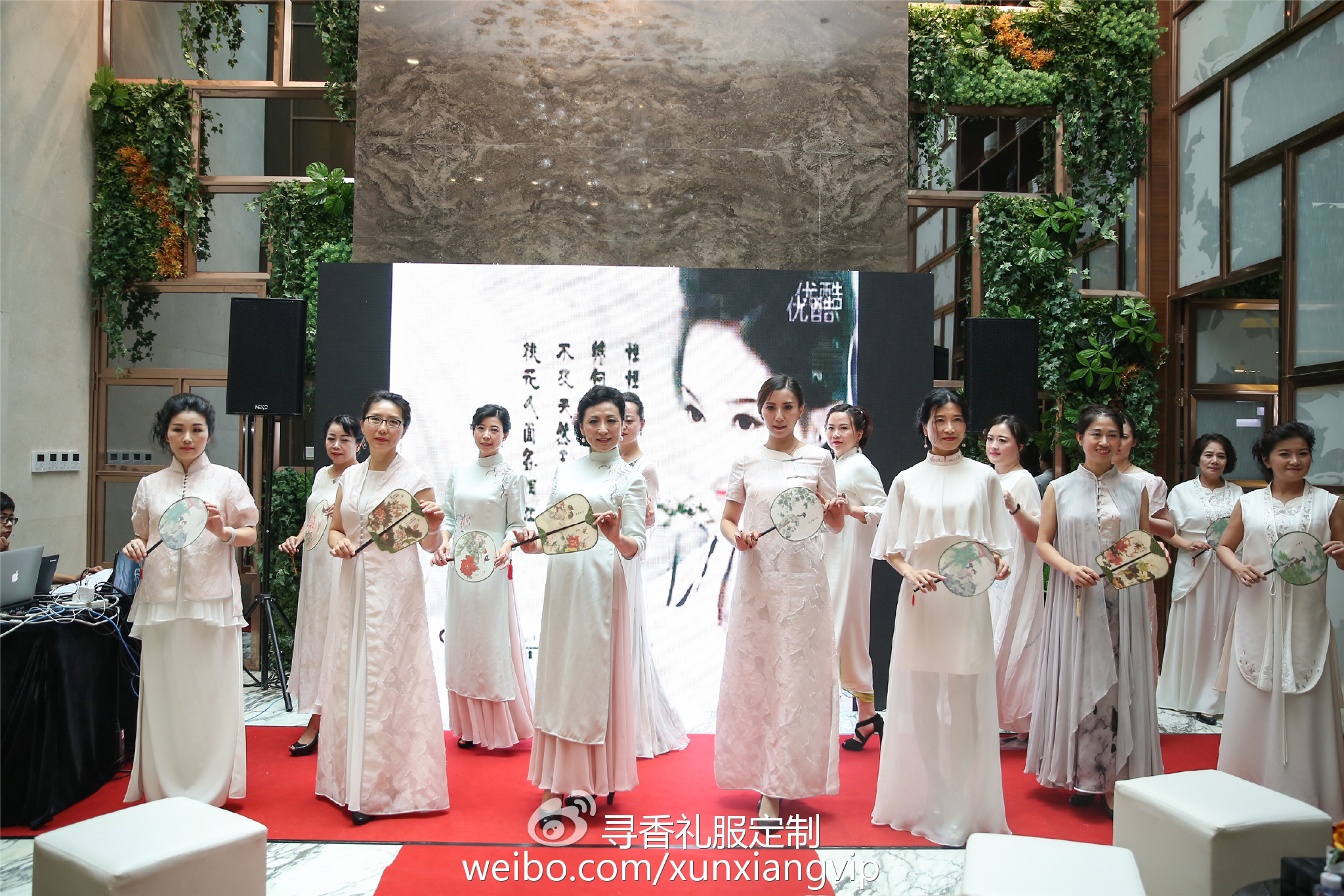 伊人精品在线视频，探索与欣赏的视觉盛宴-第1张图片