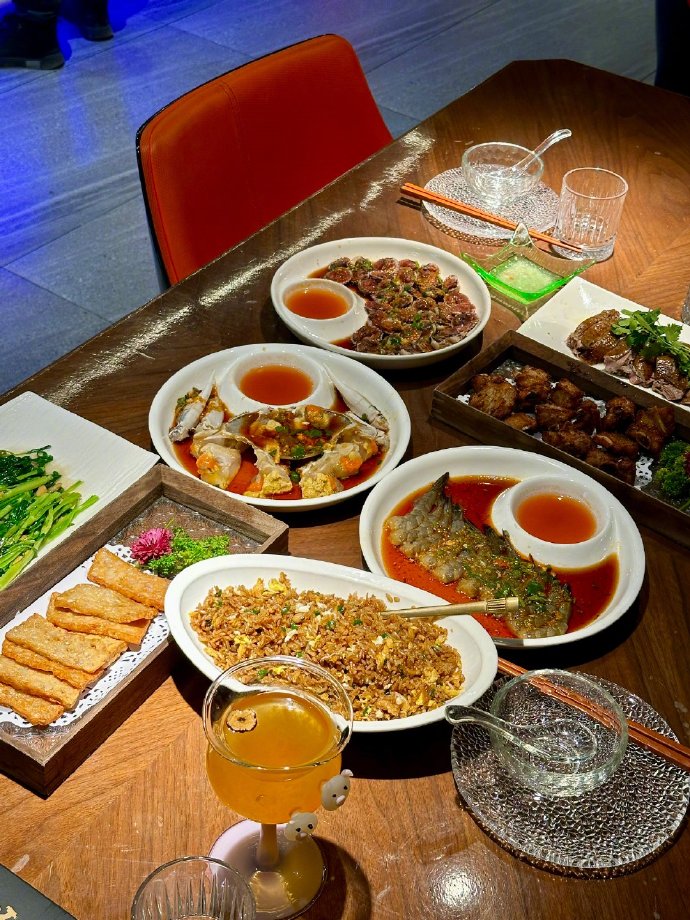 双层之上的独特体验，两人共享的独特美食
