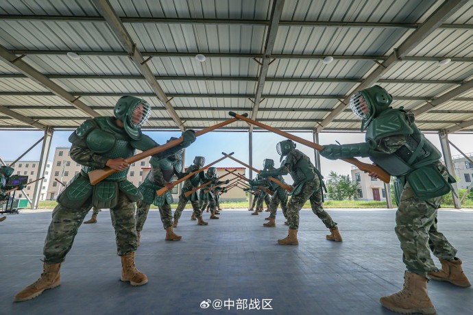 怒战天神——英勇无畏的战斗之旅