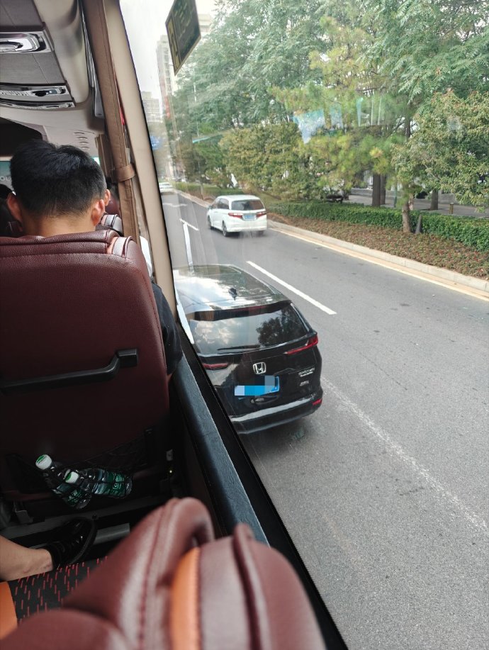 宝宝你好会夹在车上视频宝宝，你如何巧妙地夹在车上的视频记录-第1张图片