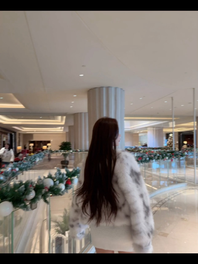 周妍希和尤妮丝的第一次相遇周妍希，璀璨的星光-第1张图片