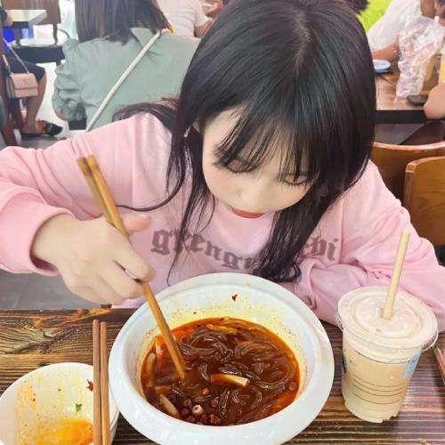 美丽姑娘视频在线播放完整版动漫美丽姑娘的魅力世界——视频在线播放完整版体验-第3张图片