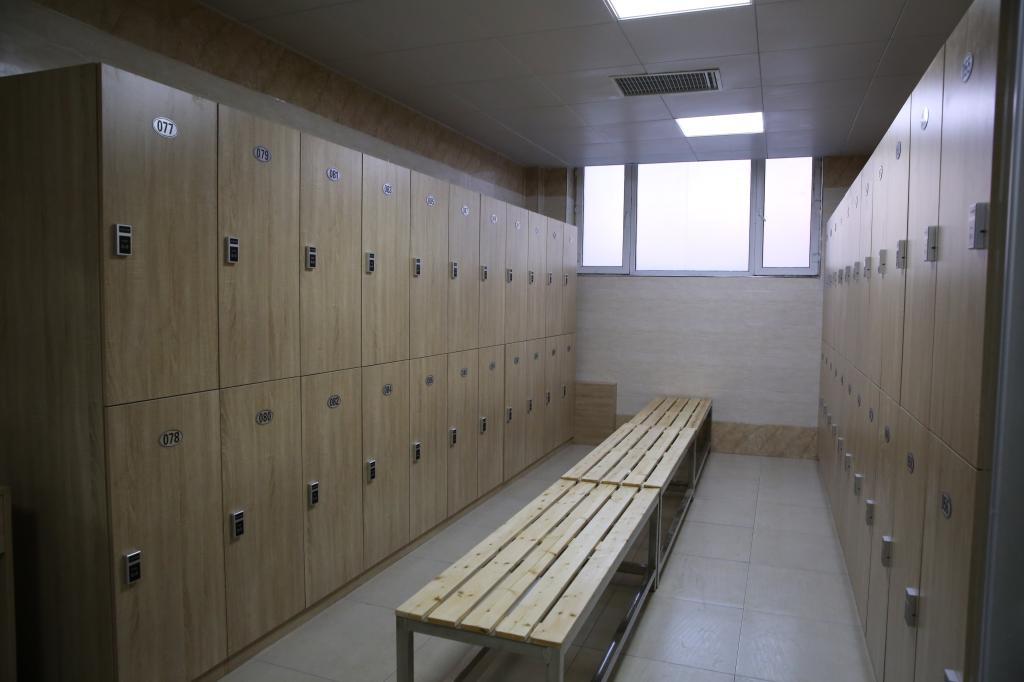 学校成绩与公共坐便器——探索教育环境与基础设施的关联-第2张图片