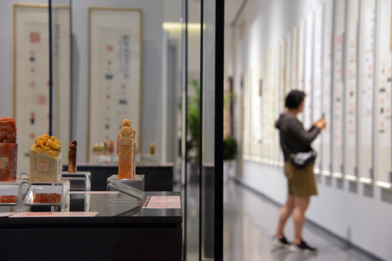 国产精品第100页探索国产精品的魅力——第100页的精彩世界-第1张图片