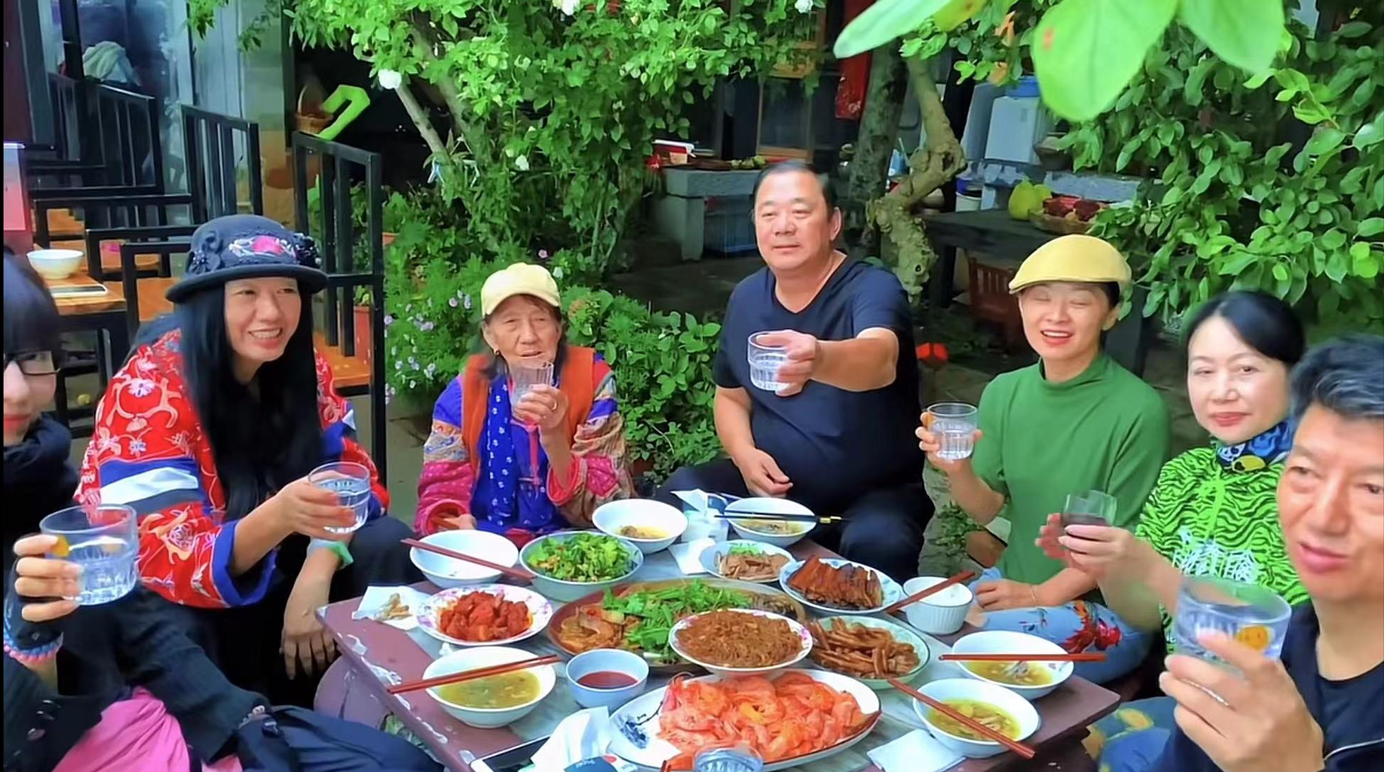 三姐妹嫁同一男人三姐妹共赴爱河，同一屋檐下的情感纠葛-第1张图片