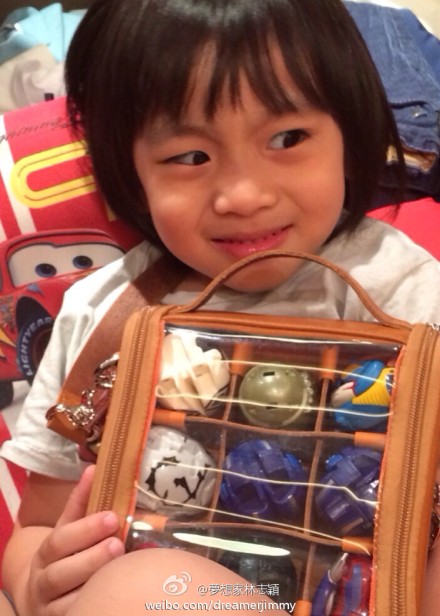 Kimi遗照中手臂消失之谜