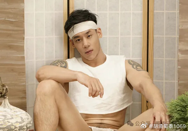 男男帅的探索GAY文化，帅哥男男网站的世界