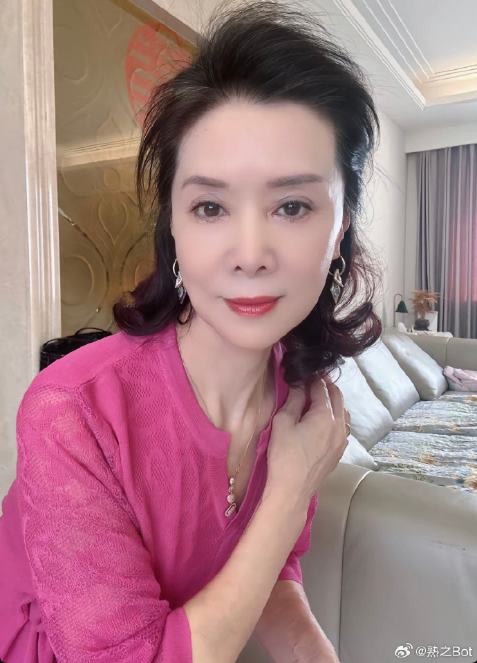 五十路竹内梨惠丝袜五十路竹内梨惠的丝袜魅力