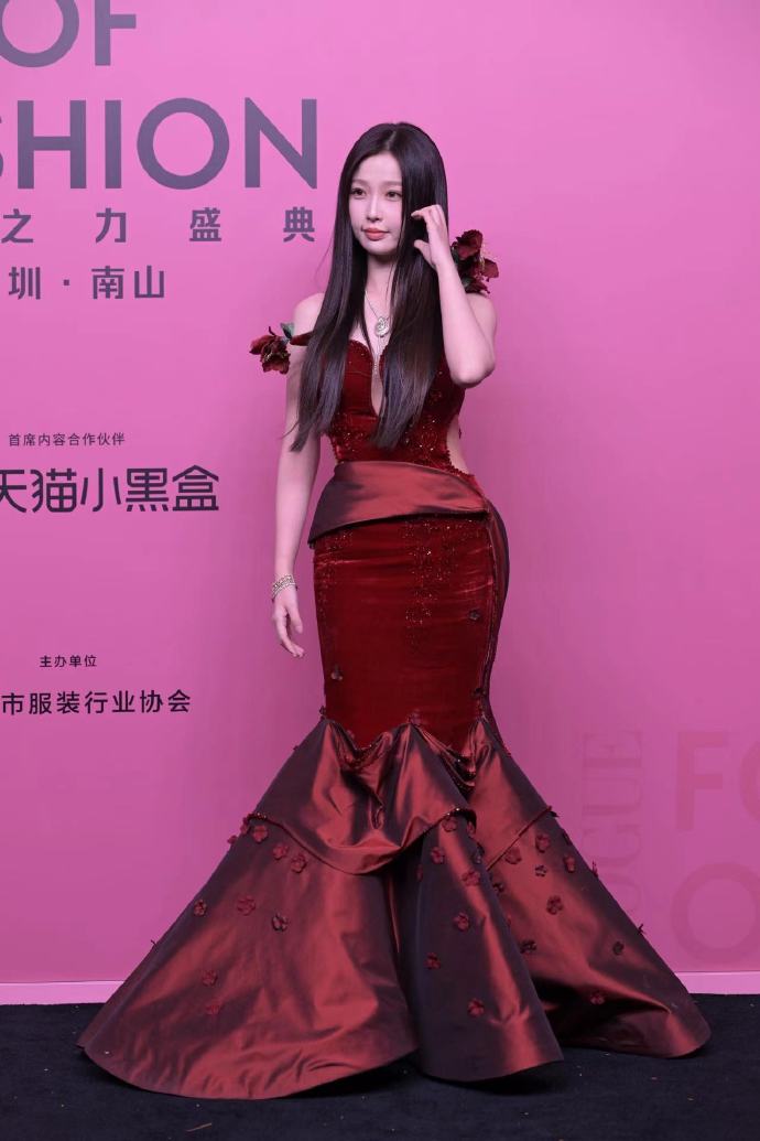 会动明星图片会动的明星合成图，视觉艺术的创新与探索-第1张图片