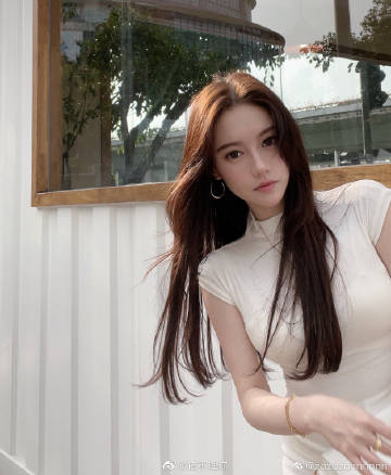 俄罗斯女人ZOZOZO探索俄罗斯女性魅力——以ZOZOZO为例-第2张图片