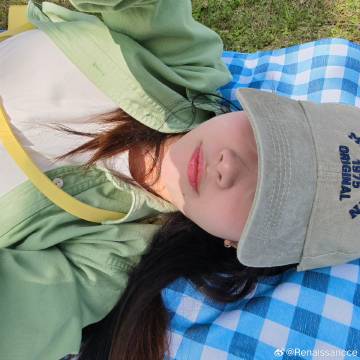 迈开腿让我看看小草莓探索未知的诱惑——迈开腿让我看看小草莓的奇妙之旅