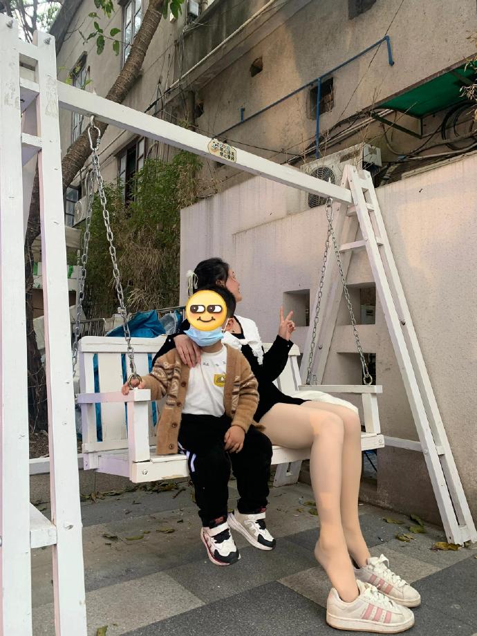 揉揉胸摸腿摸下面视频关于揉揉胸摸腿摸下面视频的探讨，健康与道德的双重考量