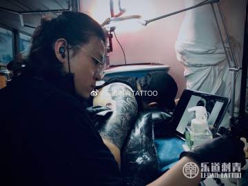农村老头的图片农村老头的智慧与坚韧——从OLDTUBE TV看乡村文化与生活的魅力-第1张图片