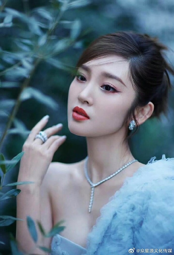 中国成熟妇女毛茸茸探索中国成熟妇女独特的魅力——毛茸茸的温柔-第2张图片