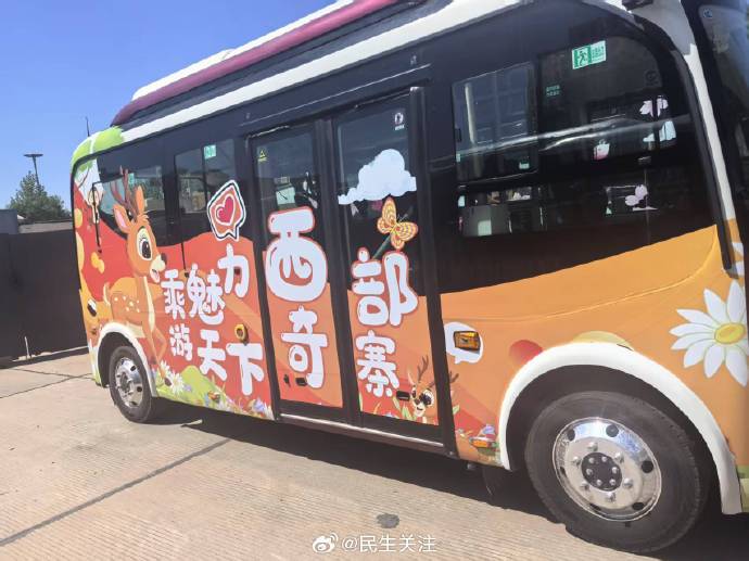 公交车合集，城市生活的流动风景线