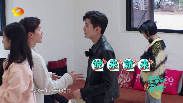亲爱的你张张腿,叫我的小鸟喝喝水这首歌曲吗亲爱的你，探索身体语言的奥秘-第1张图片