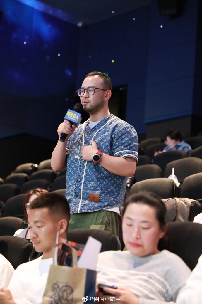 男人与女人共同探索的互动世界——非付费视频交流的多元视角探讨-第2张图片