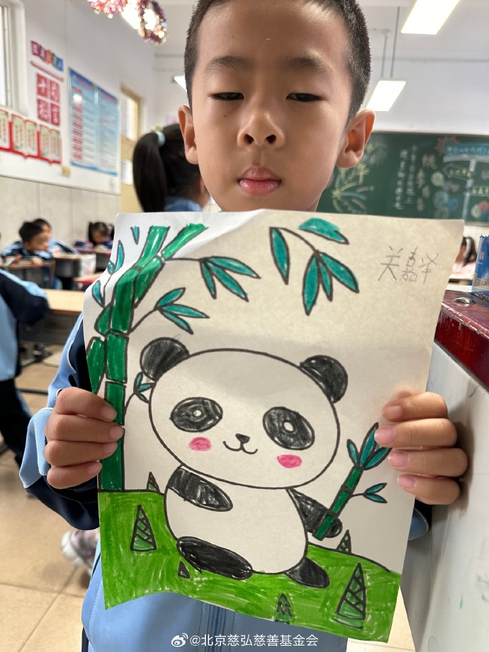 熊猫绘画熊猫绘画，传统与创新的完美结合-第3张图片