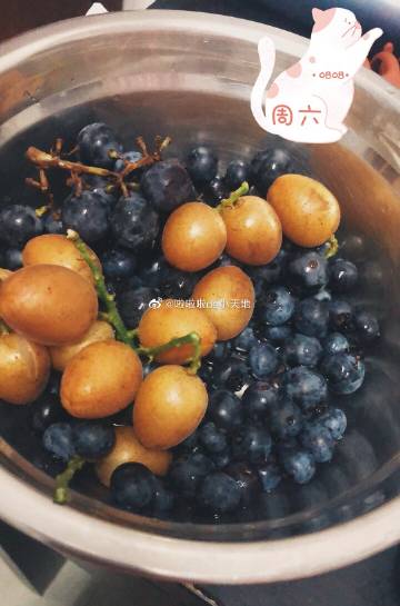 一面亲上边一面膜下边吡吡啦啦啦是什么歌一面亲吻，一面膜下——探索现代生活中的独特体验