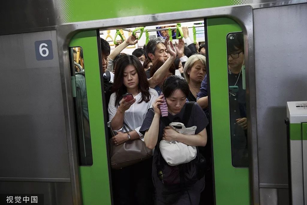 痴汉电车被害者10名女子痴汉电车上的悲剧，十名被害者的遭遇-第3张图片