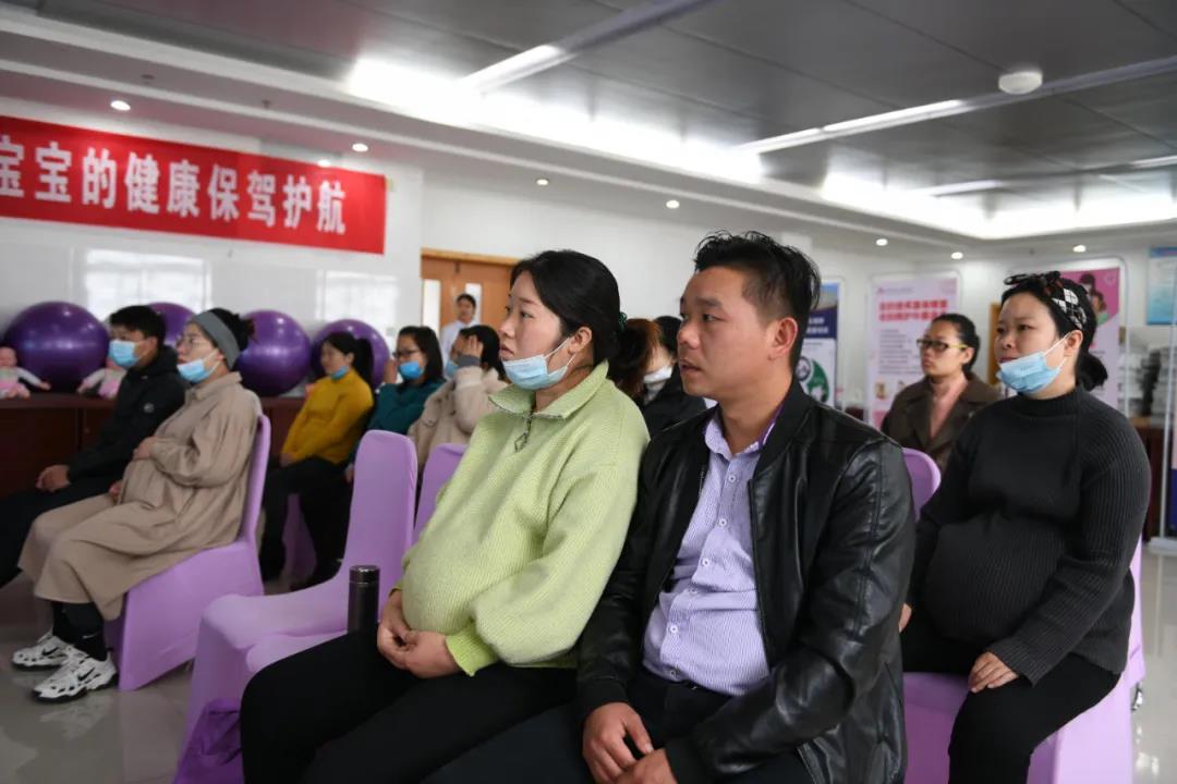 给孕妇接生小游戏温馨接生小冒险，为孕妇保驾护航