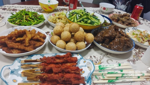 边吃边聊一边享受美食fB，一边创造美好边爱-第2张图片