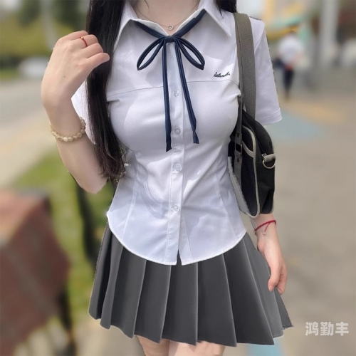 穿JK制服时进行活动的便利性探讨-第2张图片