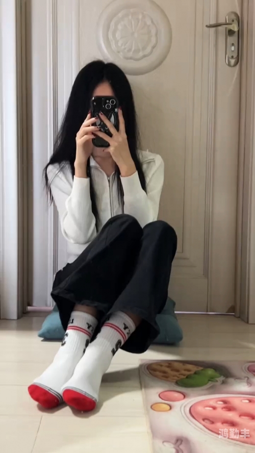 棉袜足j吐奶视频棉袜下的秘密——足尖吐奶的独特视频